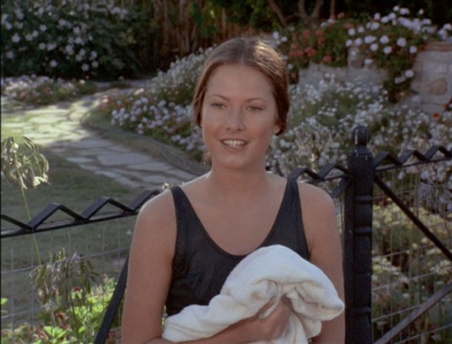 Elyssa Davalos as Maria Bartone