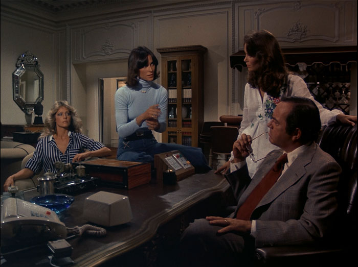 Bosley and the Angels discuss the case