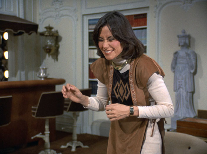 Closeup of Jill (Farrah Fawcett) in army fatigues and helmet talking to Sally (Helen Lockwood)